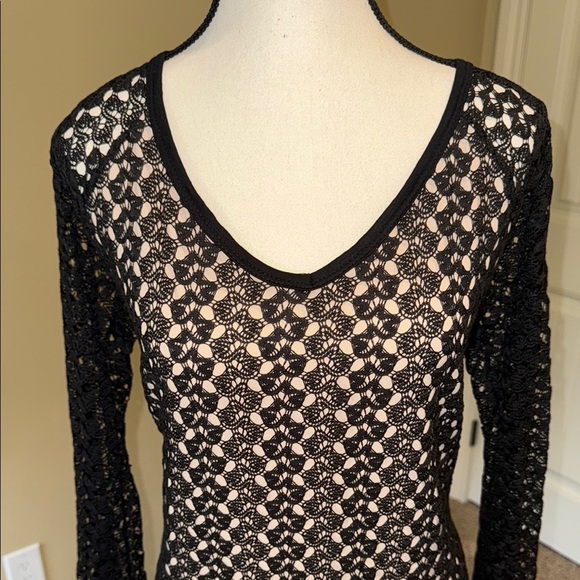 Design Lab Lord & Taylor Black Lace Blouse with Gold Lining - Picture 3 of 12